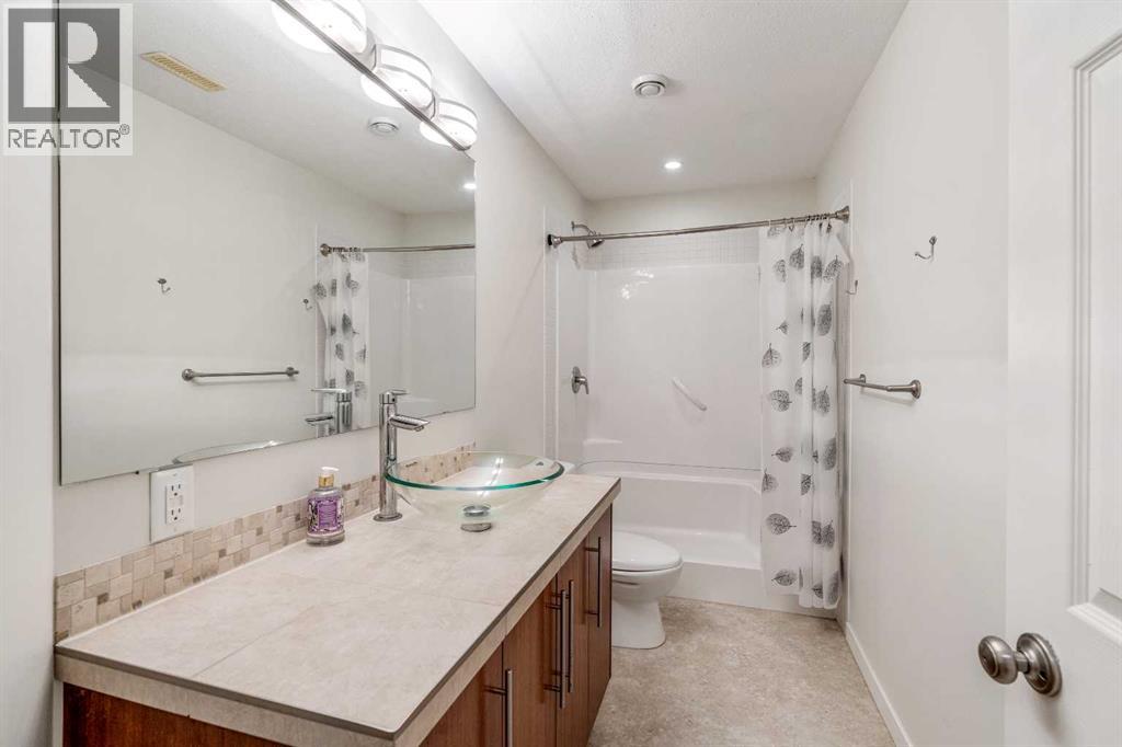 Single Family House 4 Level for Sale in  Sunridge Crescent W Sunridge Lethbridge 