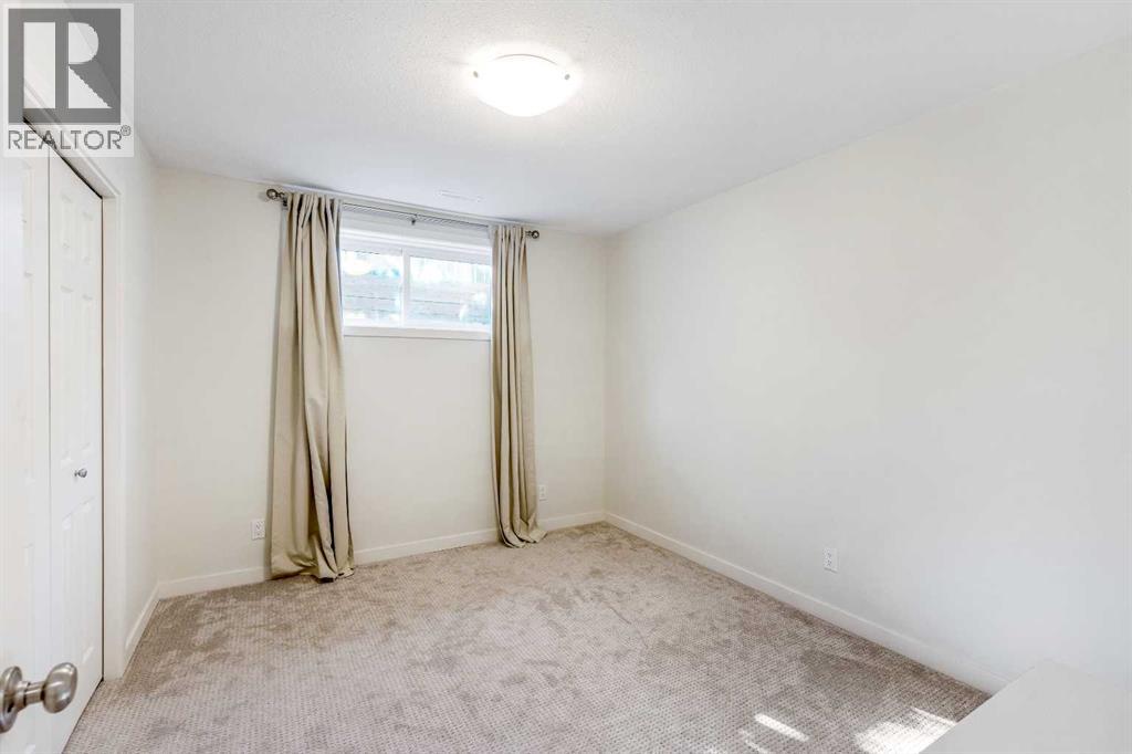 Single Family House 4 Level for Sale in  Sunridge Crescent W Sunridge Lethbridge 