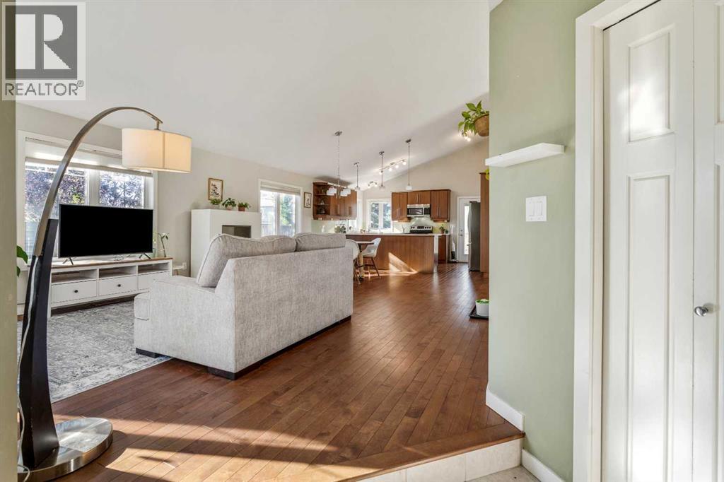 Single Family House 4 Level for Sale in  Sunridge Crescent W Sunridge Lethbridge 