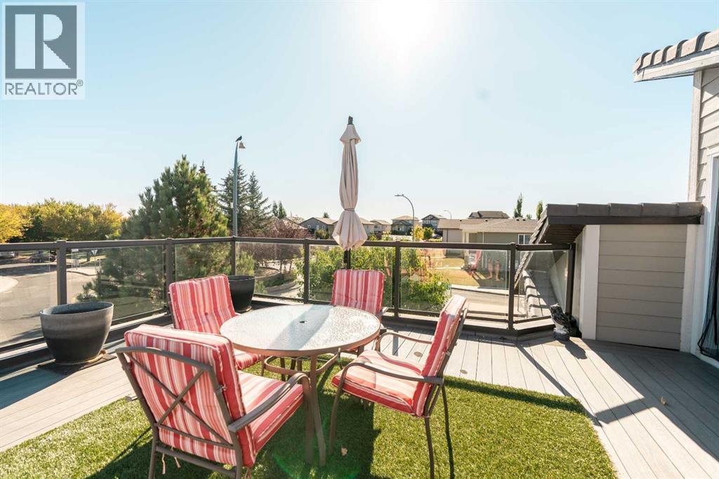 Single Family House 4 Level for Sale in  Sunridge Crescent W Sunridge Lethbridge 