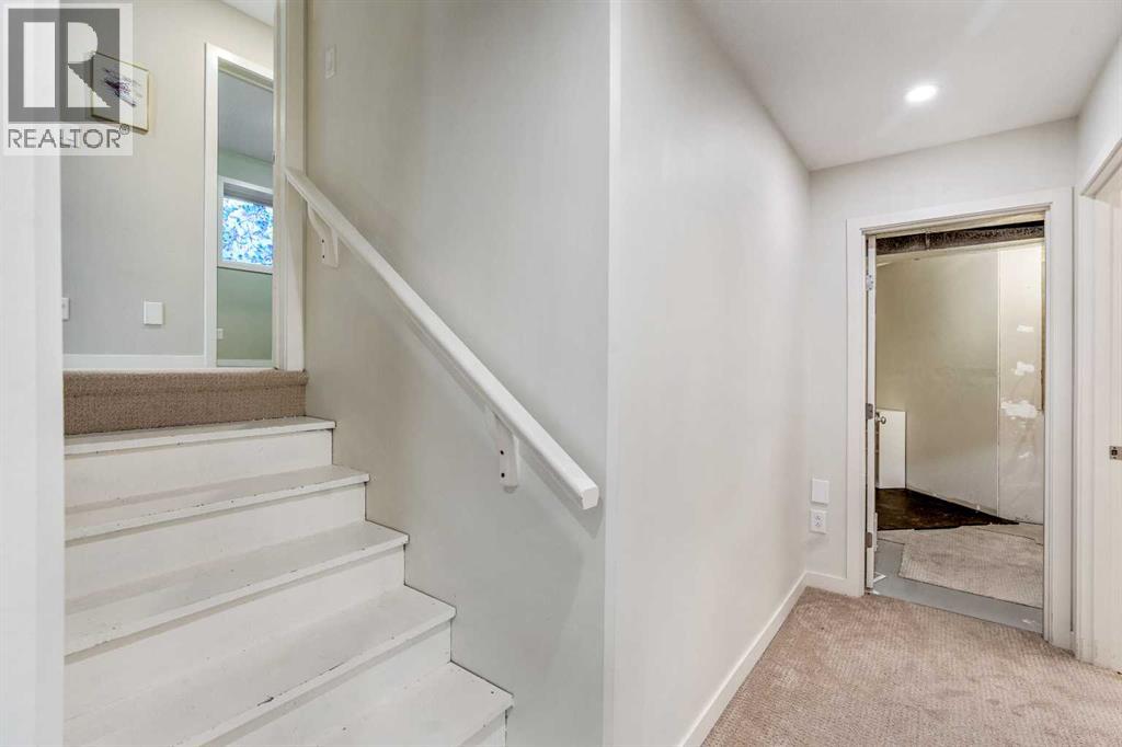 Single Family House 4 Level for Sale in  Sunridge Crescent W Sunridge Lethbridge 