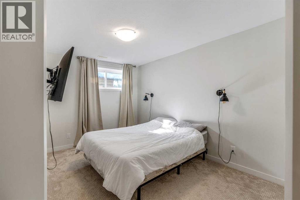 Single Family House 4 Level for Sale in  Sunridge Crescent W Sunridge Lethbridge 