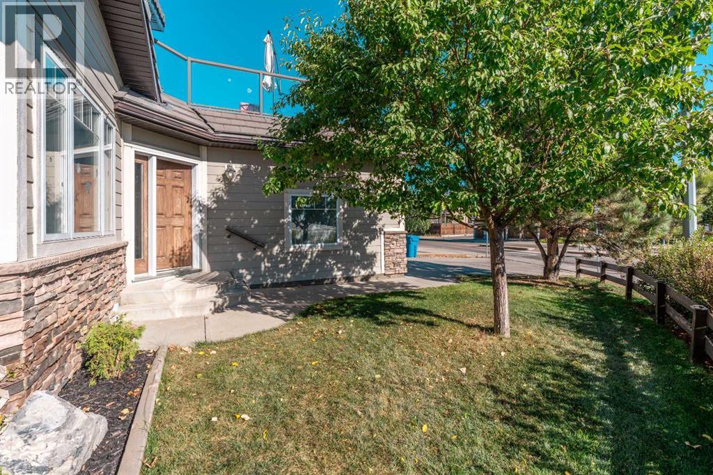 Single Family House 4 Level for Sale in  Sunridge Crescent W Sunridge Lethbridge 
