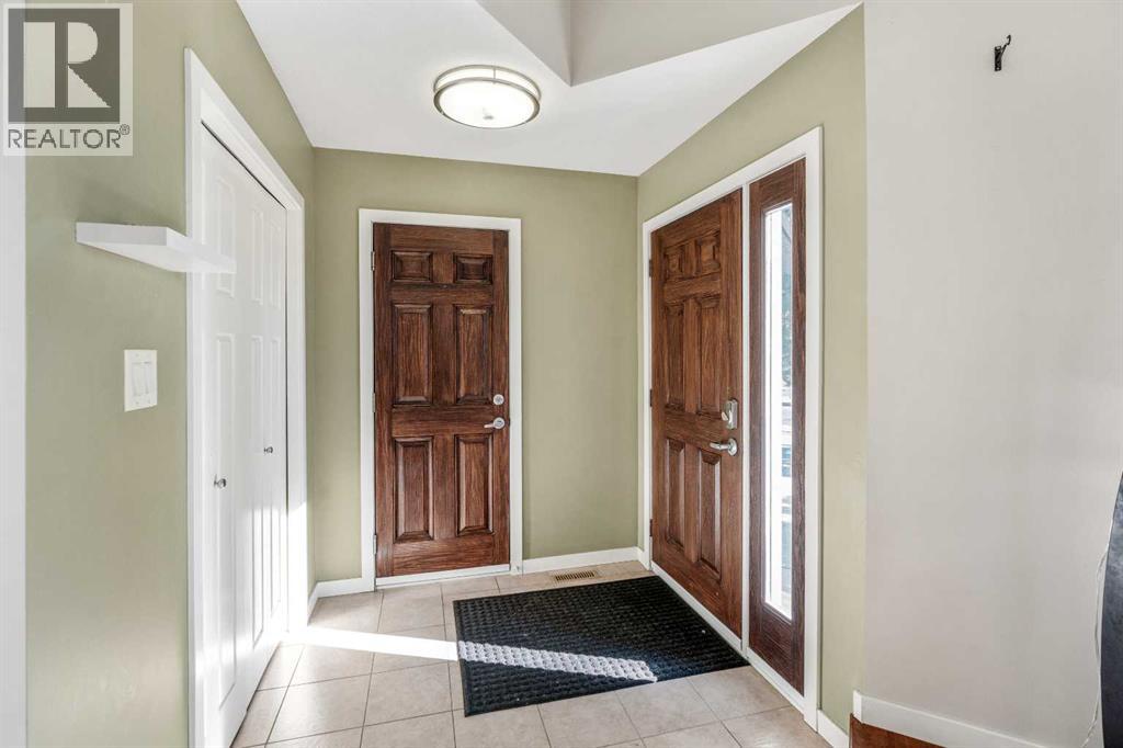 Single Family House 4 Level for Sale in  Sunridge Crescent W Sunridge Lethbridge 