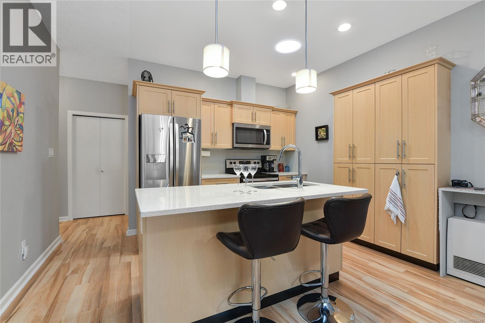 6308 SHAMBROOK Dr, Sooke