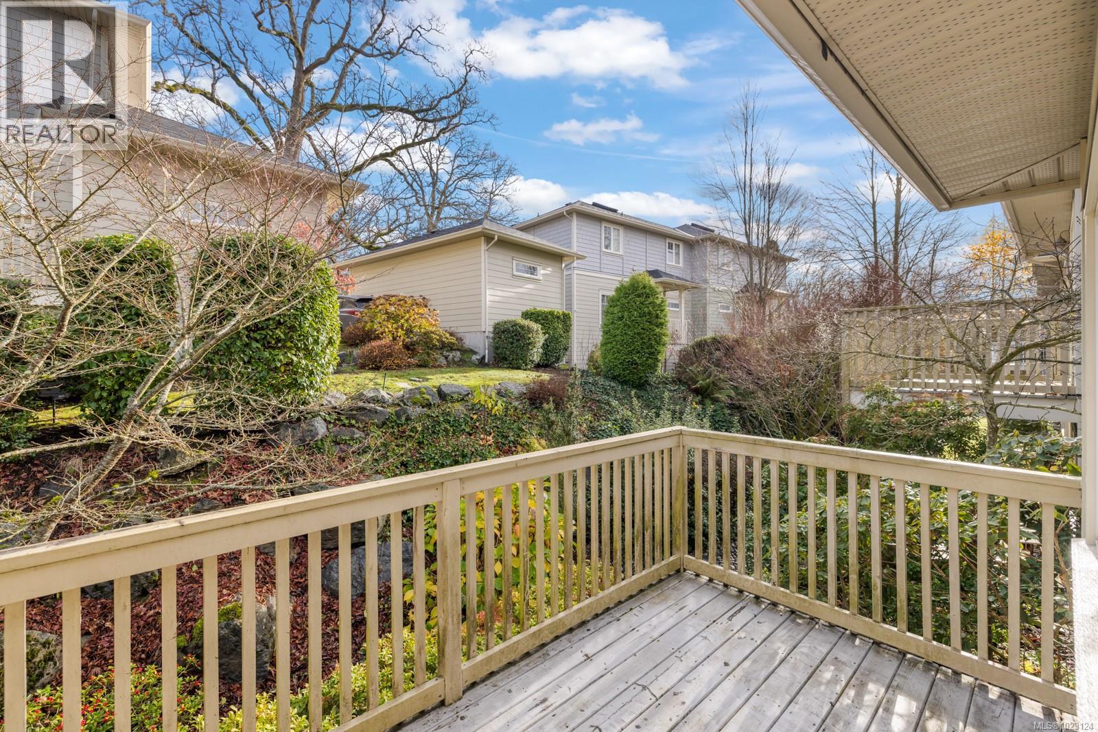 5 4079 Douglas Street, Saanich