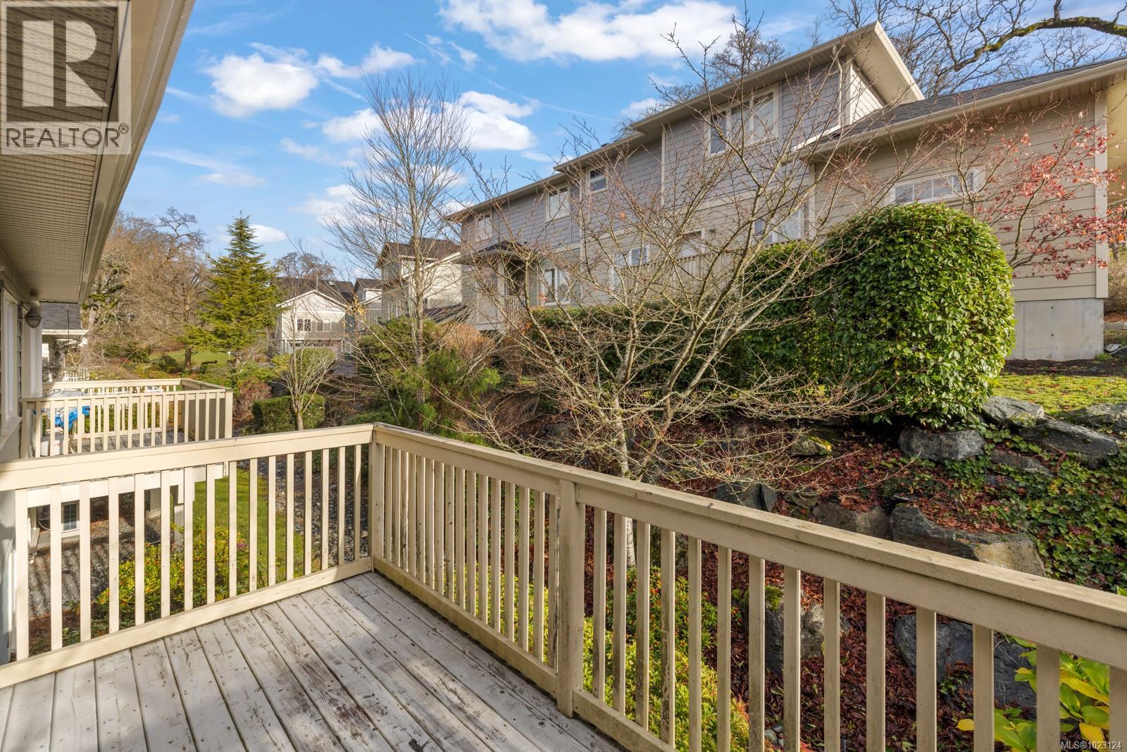 5 4079 Douglas Street, Saanich