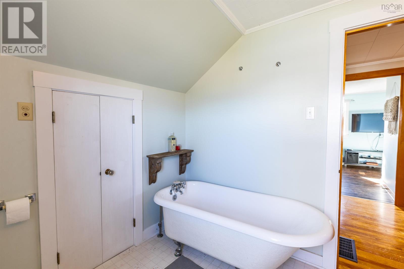 Property 18 of 28 of 41 School Street