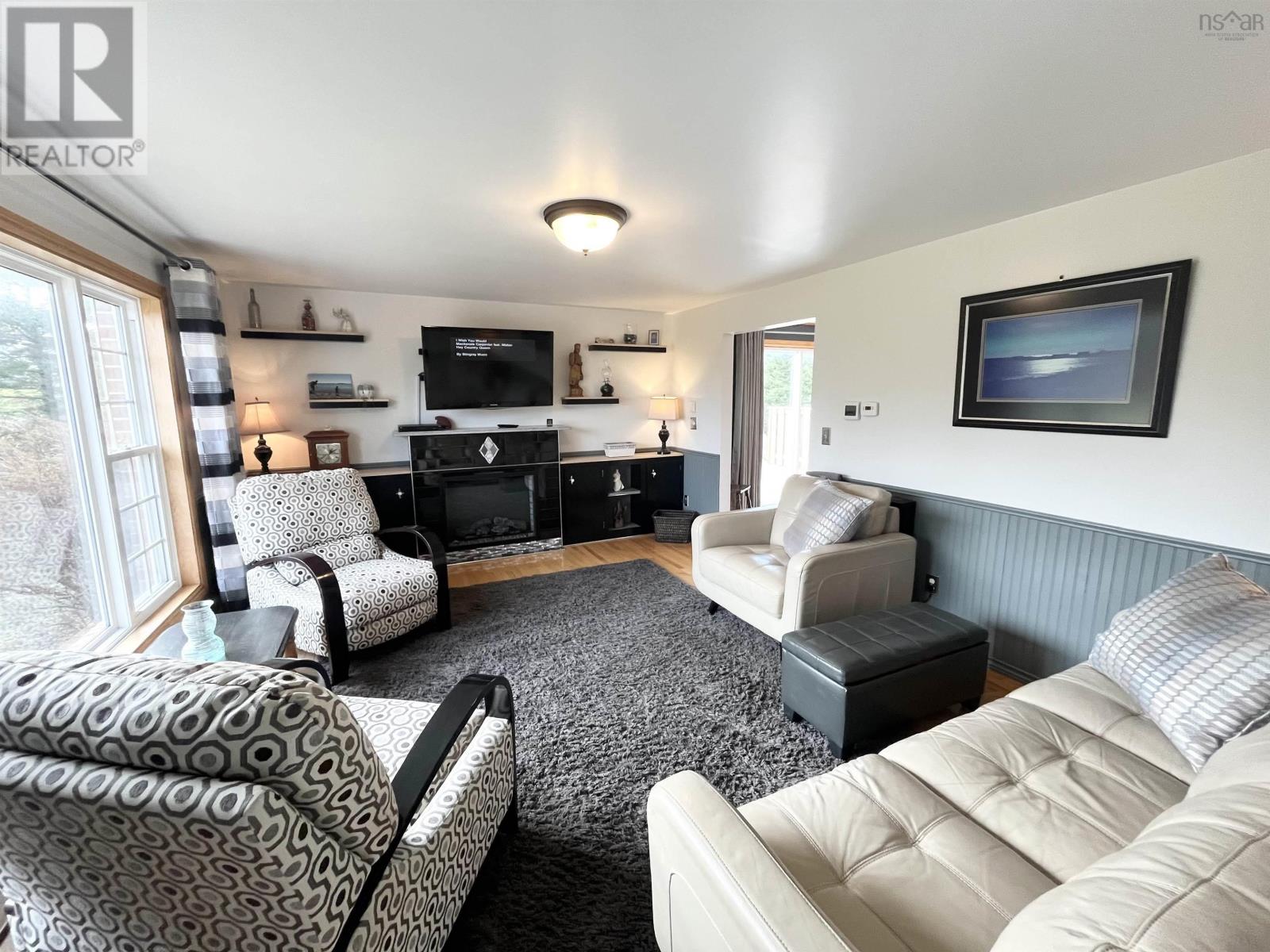 Property 16 of 48 of 472 Centreville South Side Road