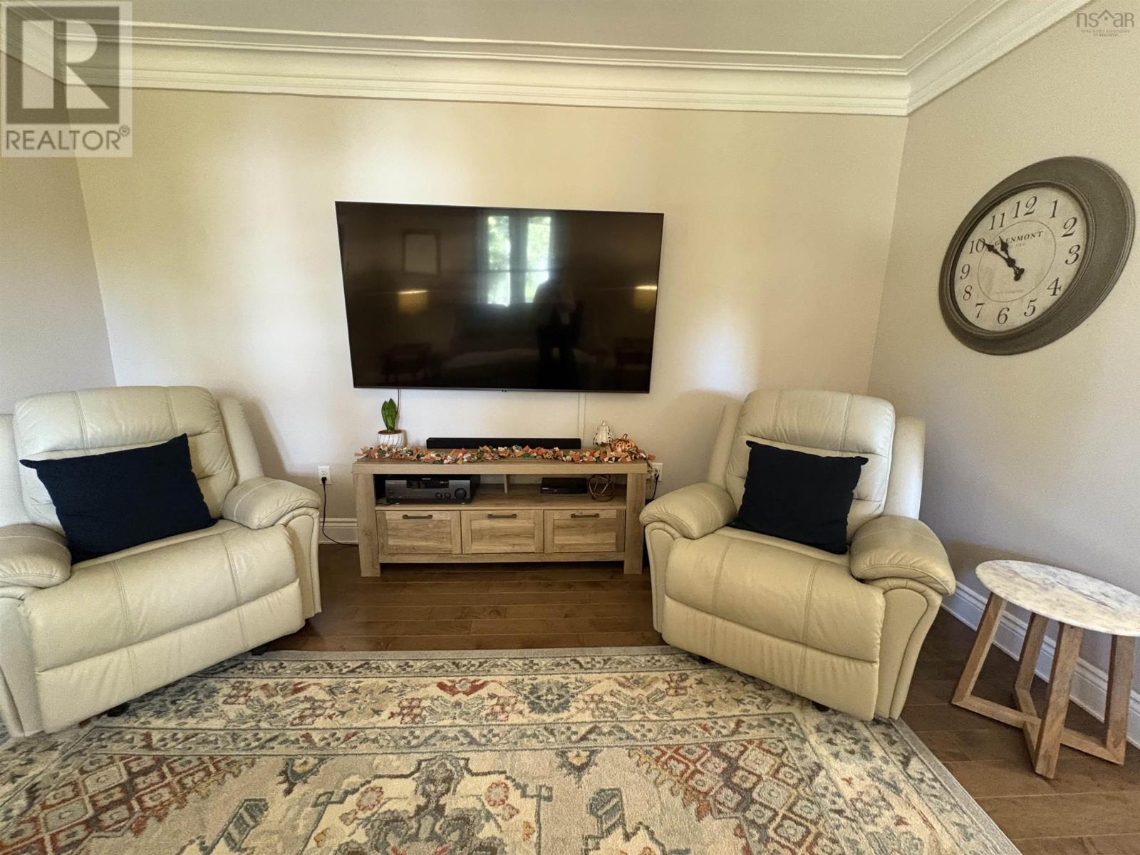 Property 14 of 31 of 21 Oak Street