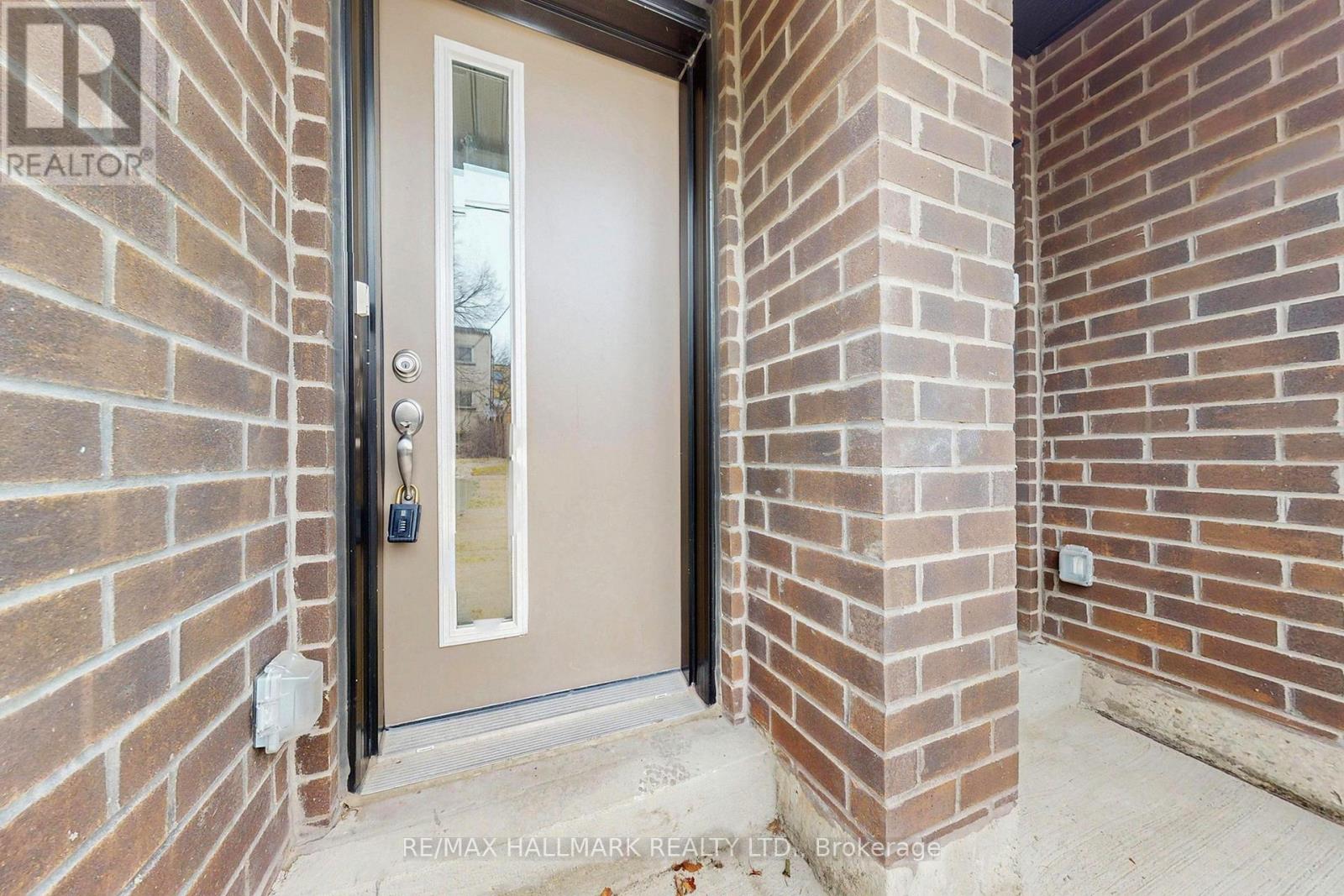 68A TISDALE AVENUE - Photo 4 of 46, Toronto (Victoria Village), Ontario