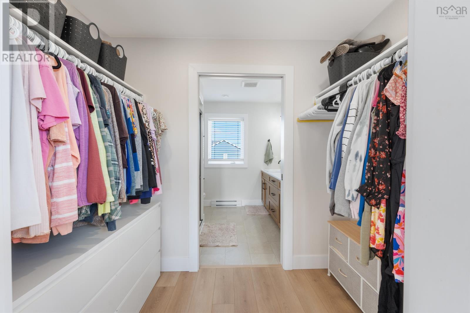 Property 30 of 40 of 4 Acorn Lane