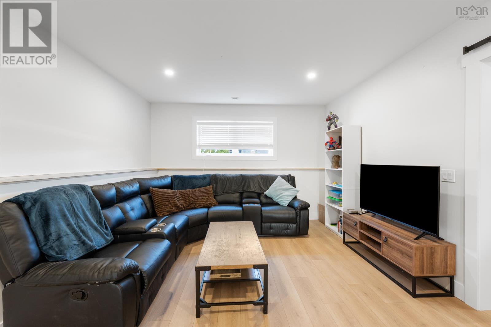 Property 35 of 40 of 4 Acorn Lane