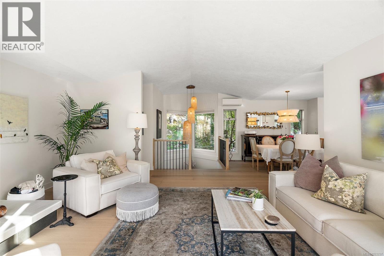 21 909 Carolwood Drive, Saanich