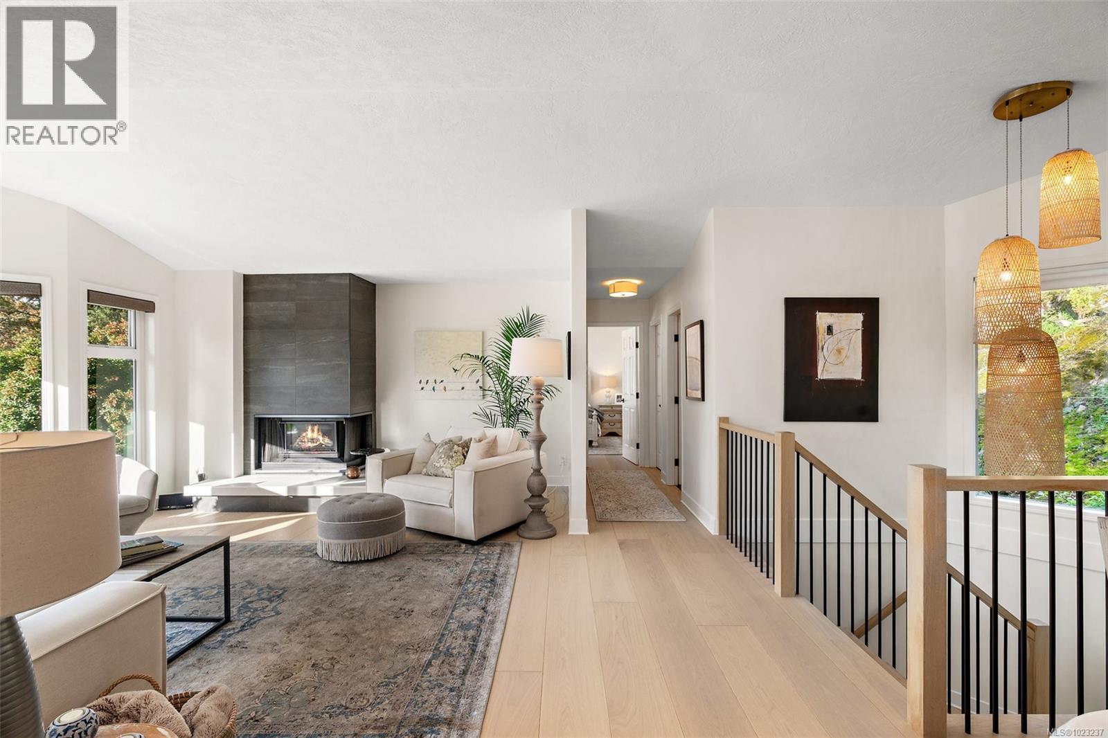 21 909 Carolwood Drive, Saanich