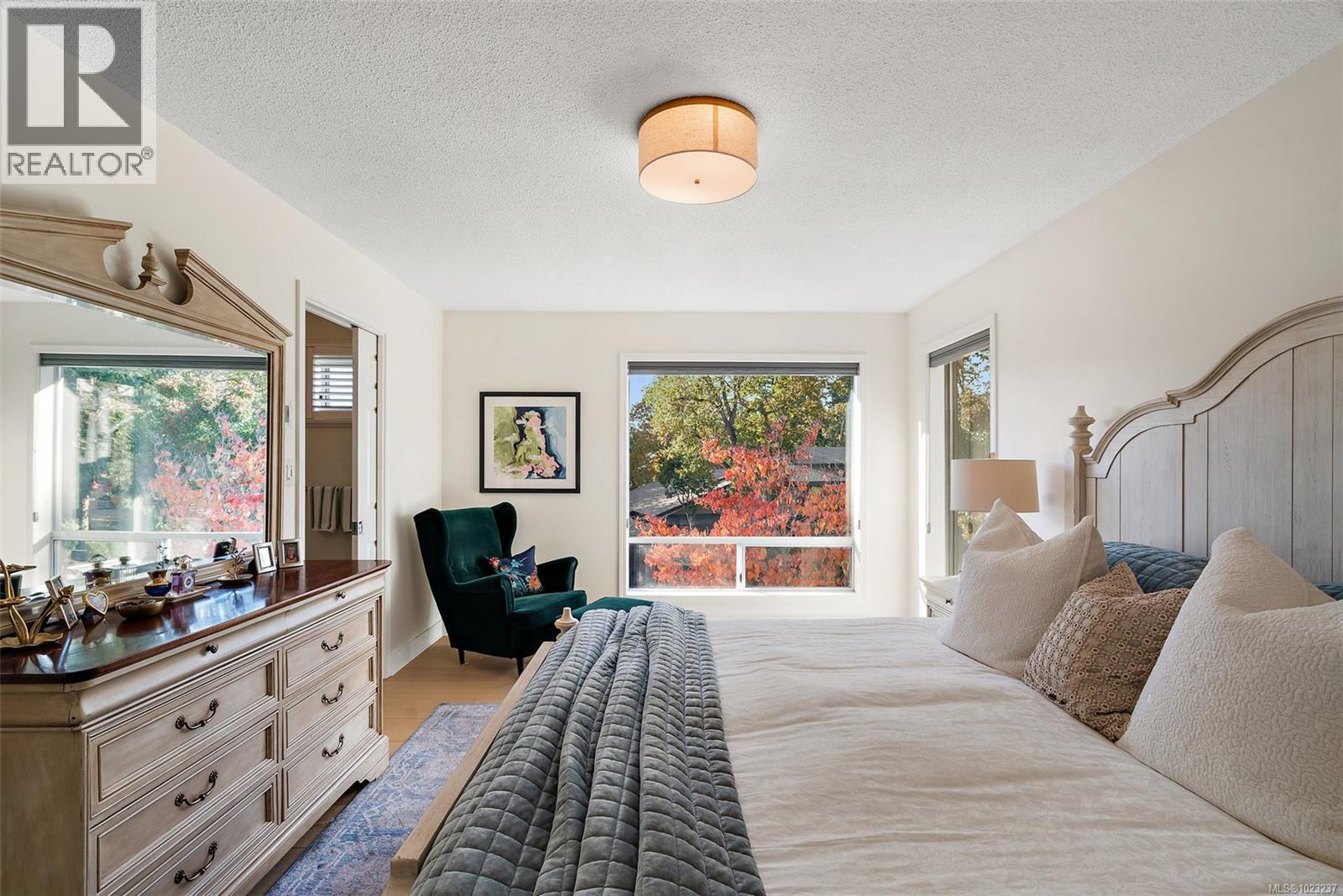 21 909 Carolwood Drive, Saanich