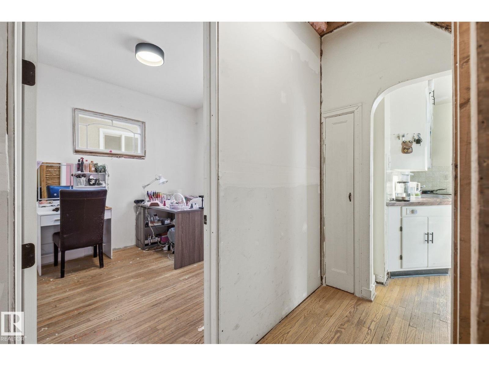 11515 101 ST NW - 15