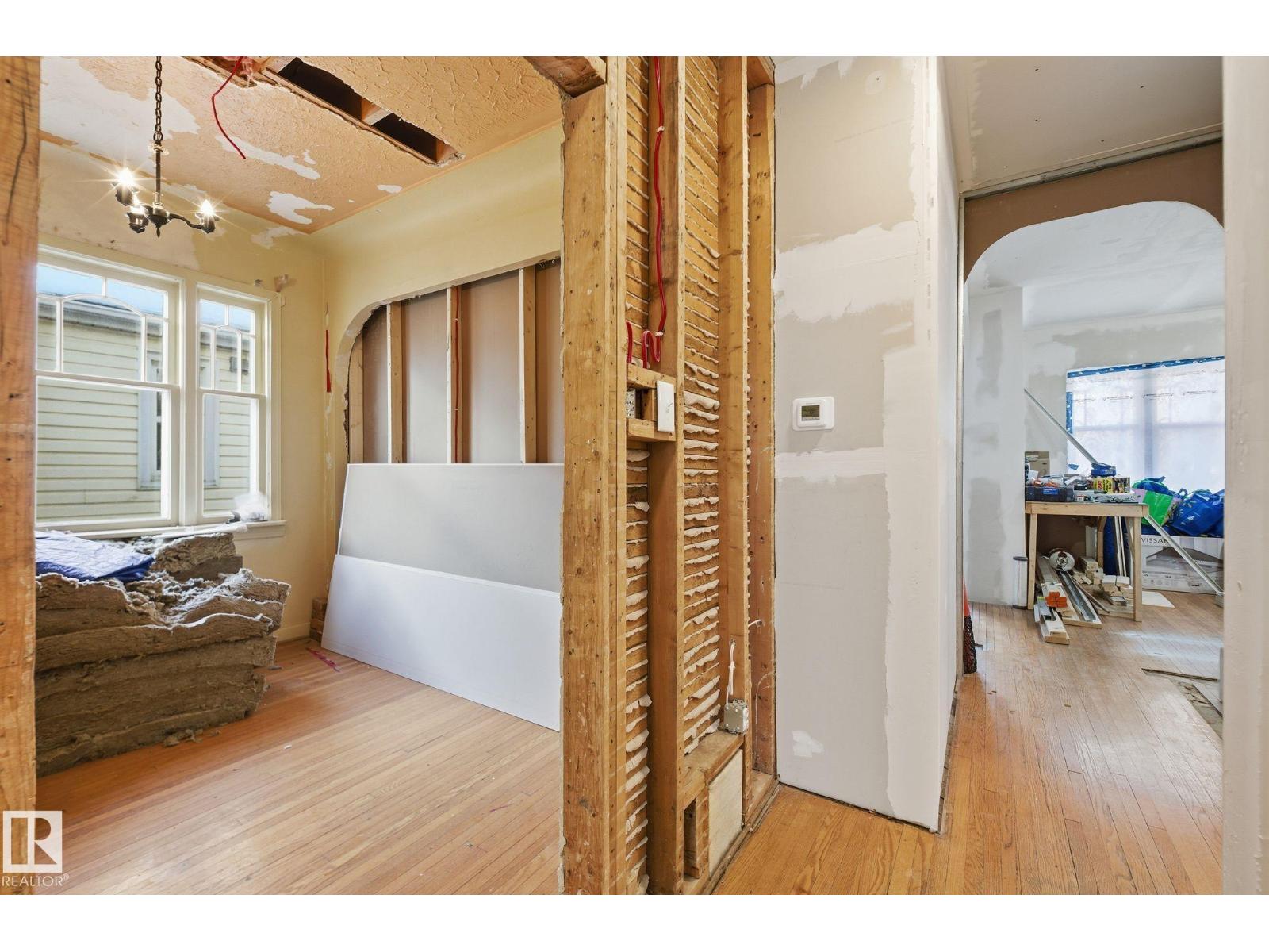 11515 101 ST NW - 16