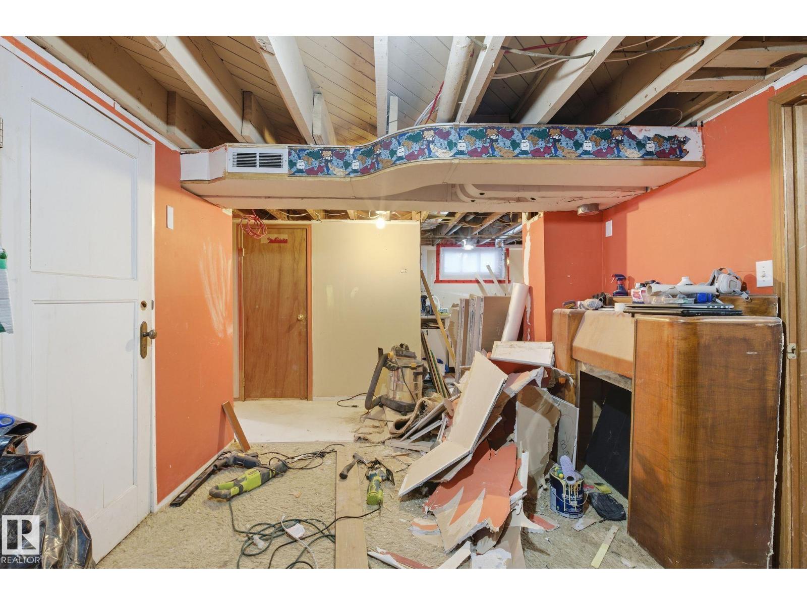 11515 101 ST NW, Edmonton