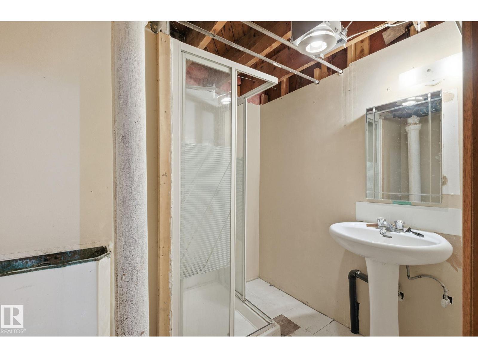 11515 101 ST NW, Edmonton