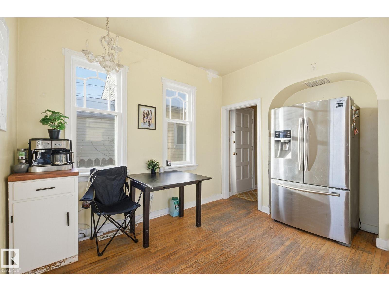 11515 101 ST NW - 4