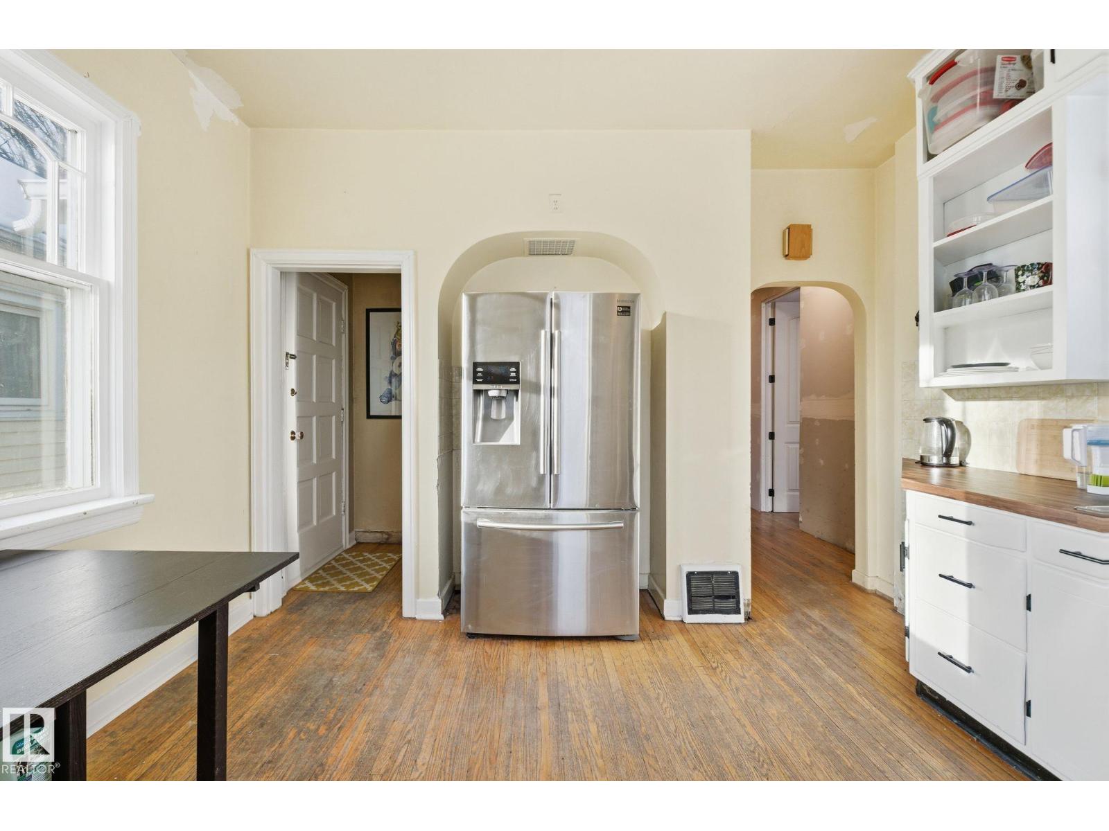 11515 101 ST NW - 5