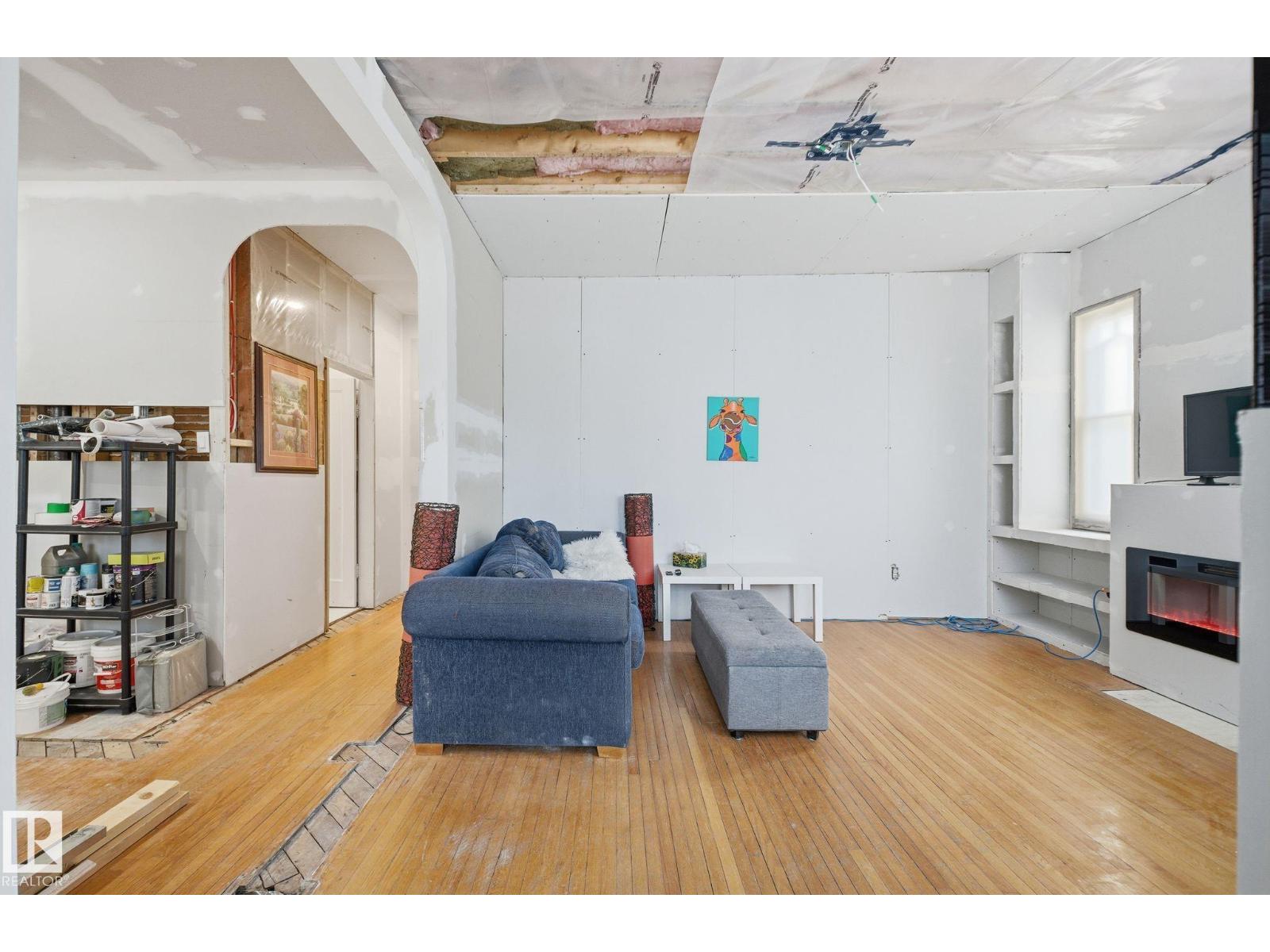 11515 101 ST NW, Edmonton