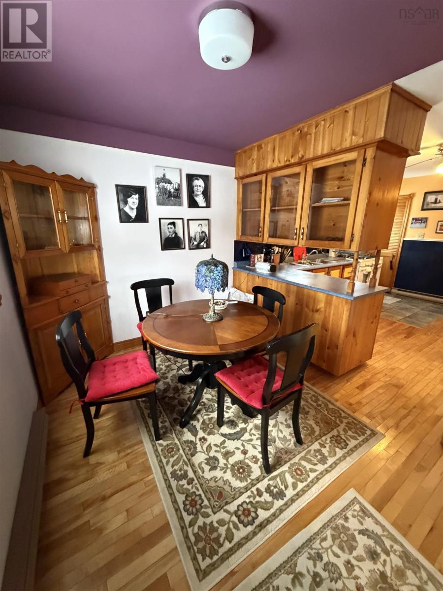 Property 12 of 36 of 22 MacDougall