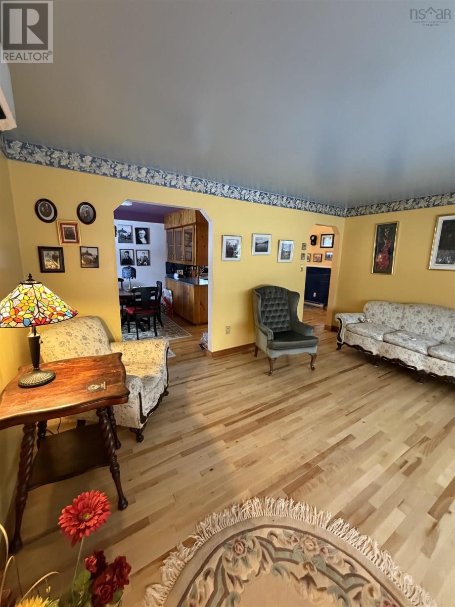 Property 9 of 36 of 22 MacDougall