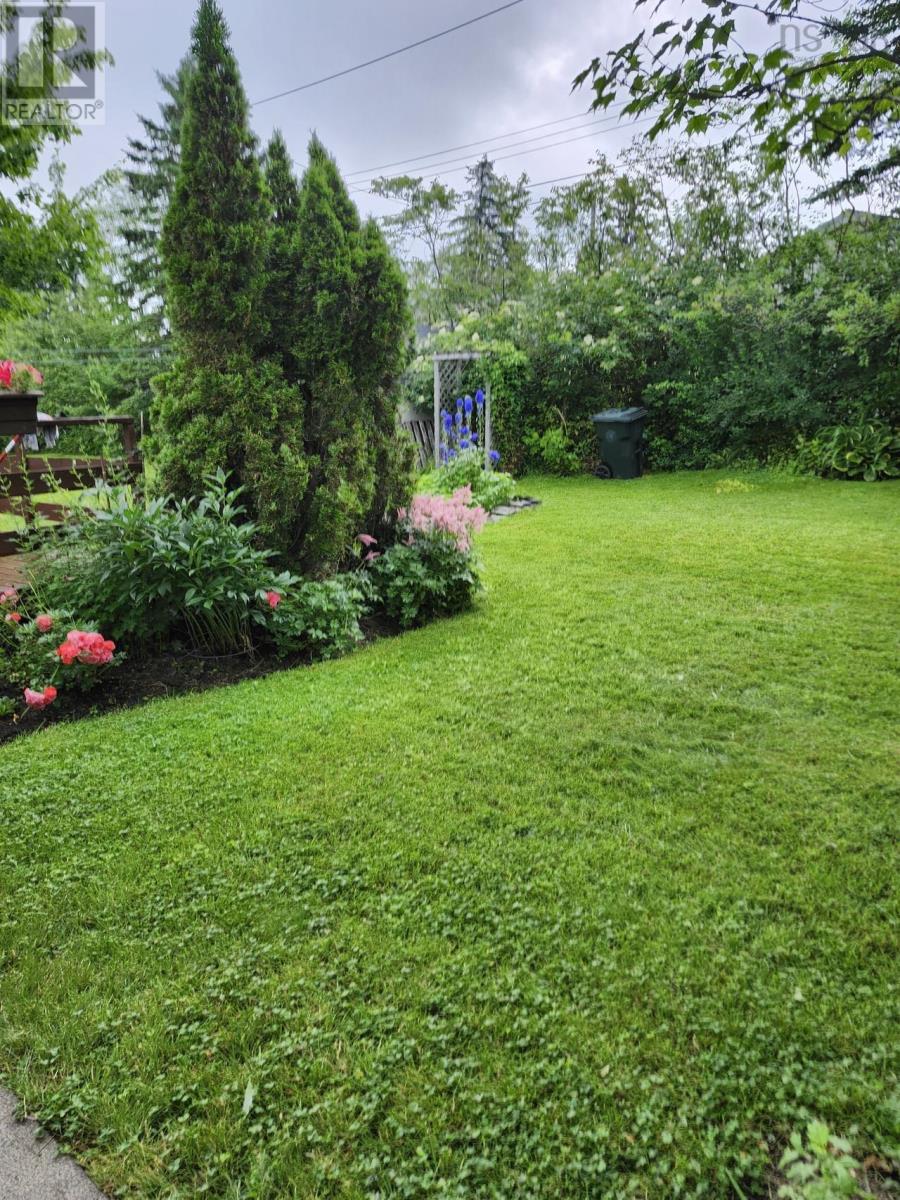 Property 33 of 36 of 22 MacDougall