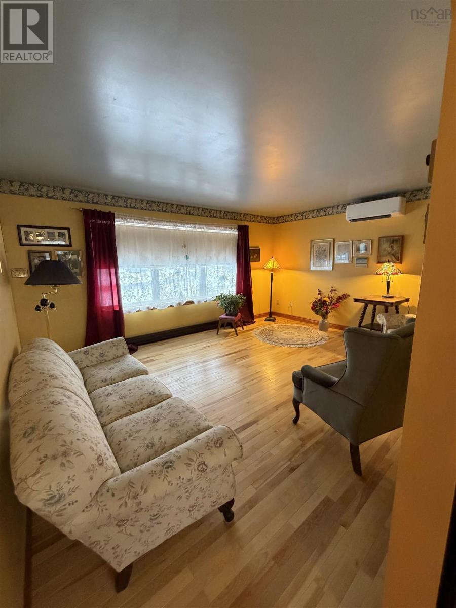 Property 8 of 36 of 22 MacDougall