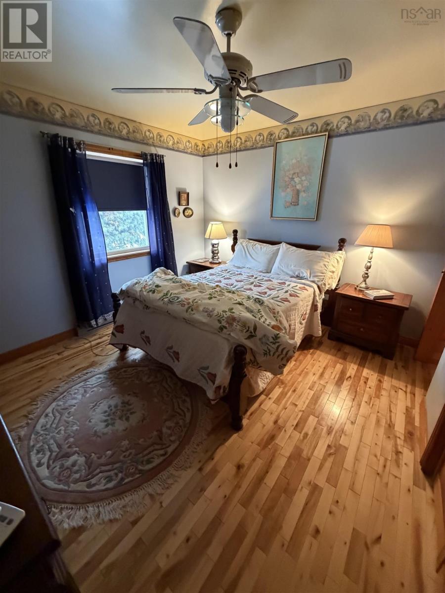 Property 21 of 36 of 22 MacDougall