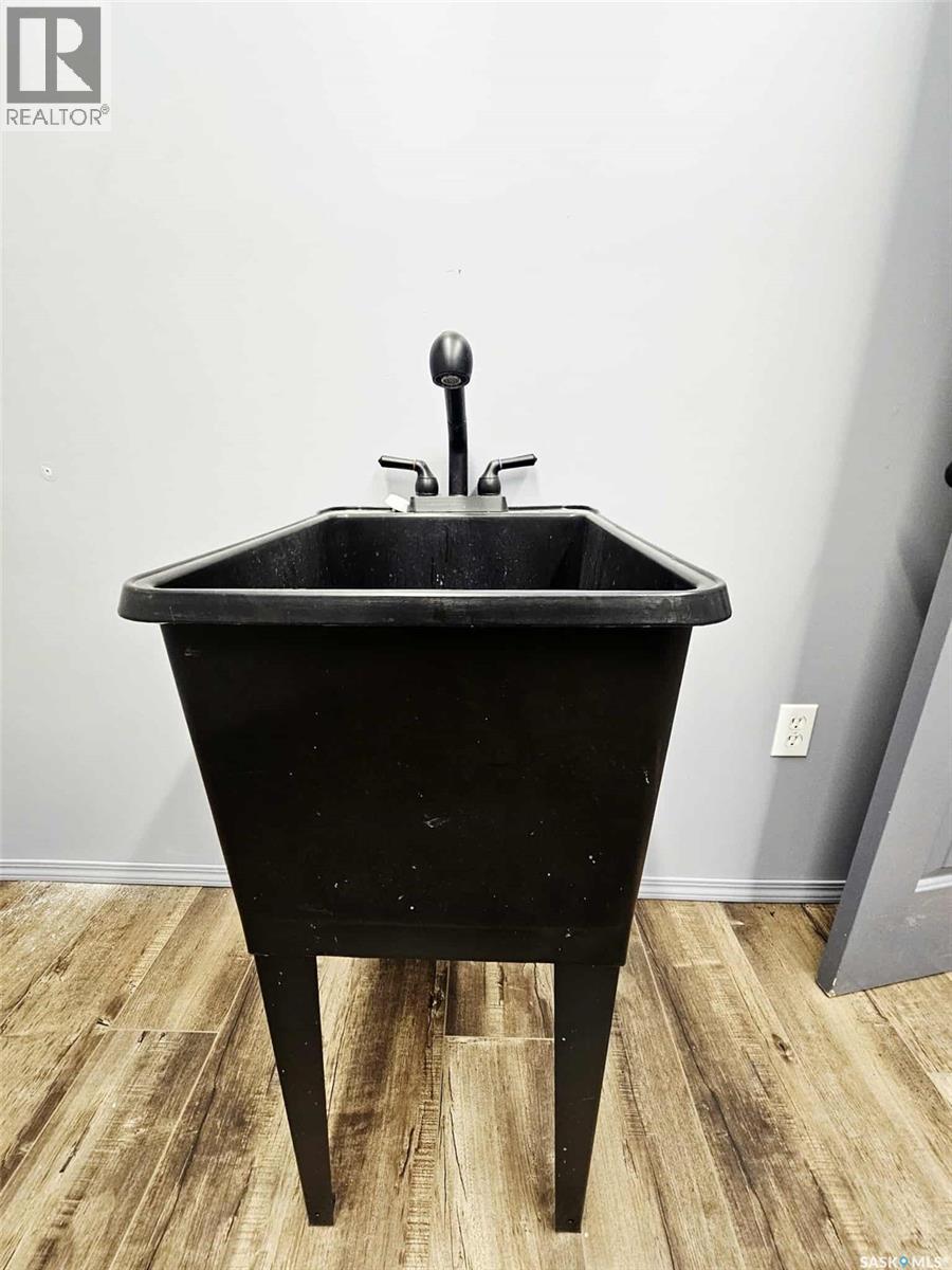 1 507 Main STREET - Photo 3 of 6, Esterhazy, Saskatchewan