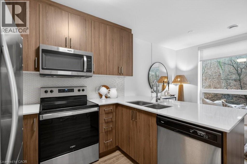 #209 479 CHARLTON AVENUE E - 17