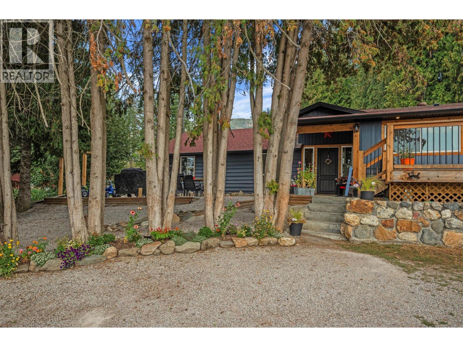  1274 Mountain View Road, Spallumcheen