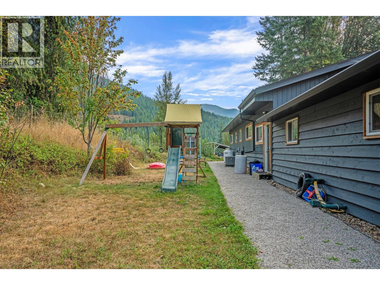  1274 Mountain View Road, Spallumcheen