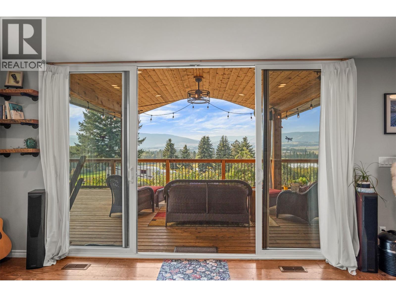  1274 Mountain View Road, Spallumcheen