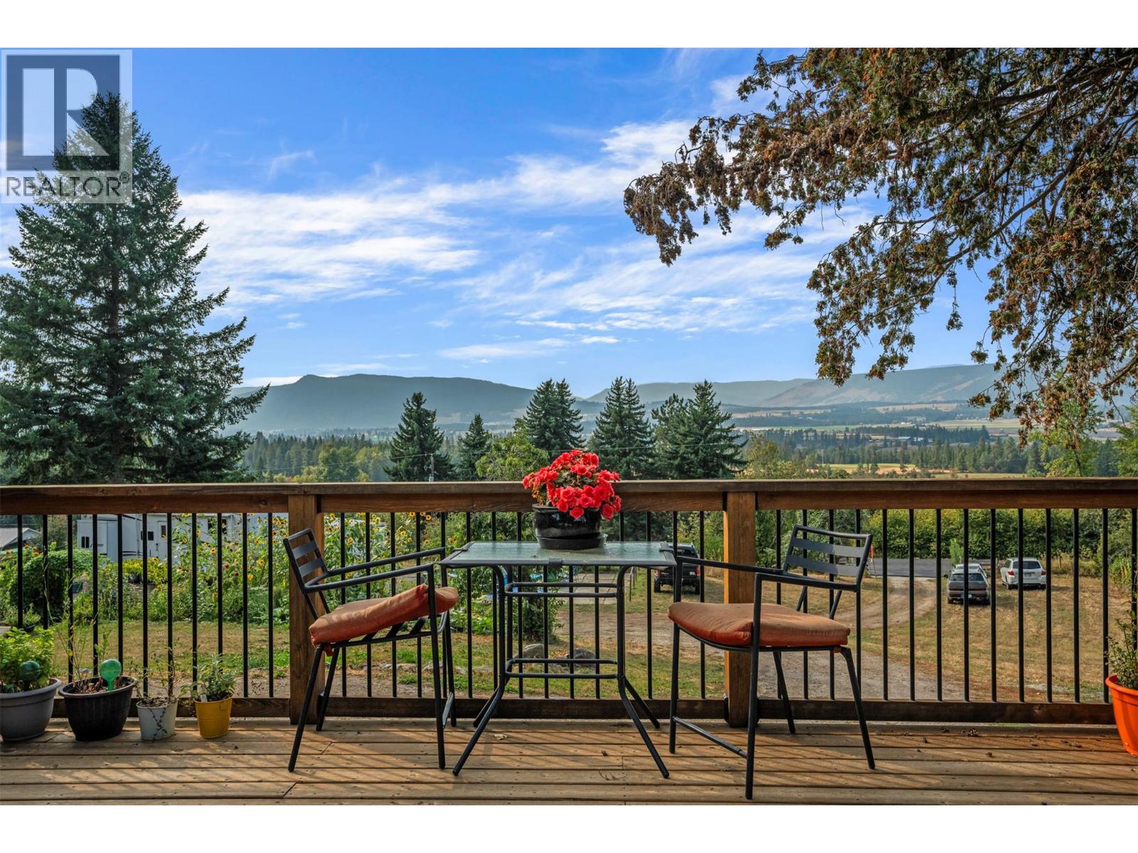  1274 Mountain View Road, Spallumcheen