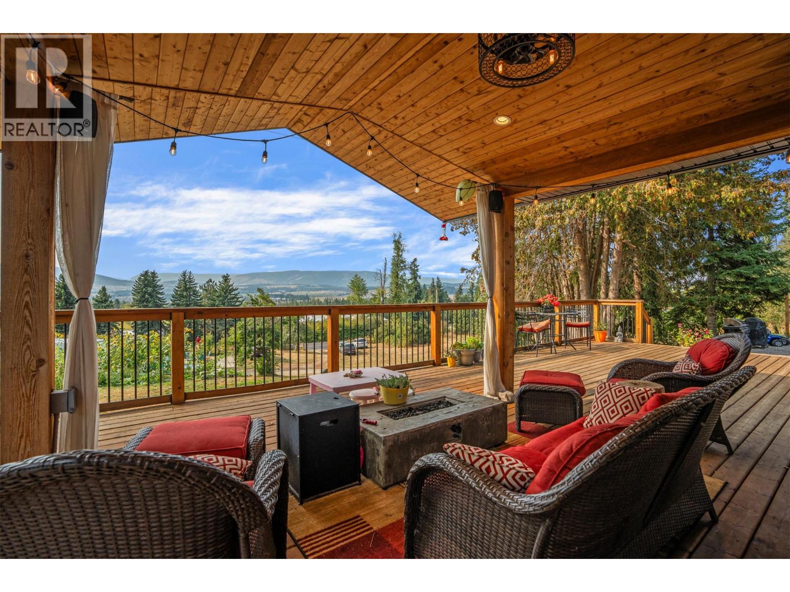  1274 Mountain View Road, Spallumcheen