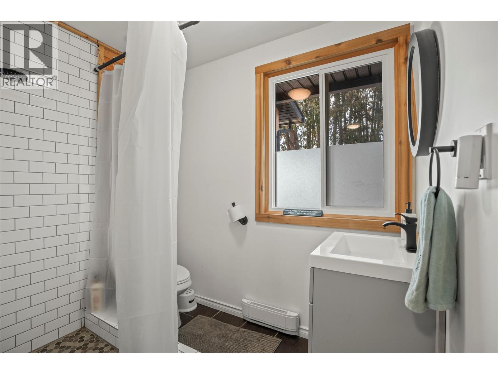  1274 Mountain View Road, Spallumcheen