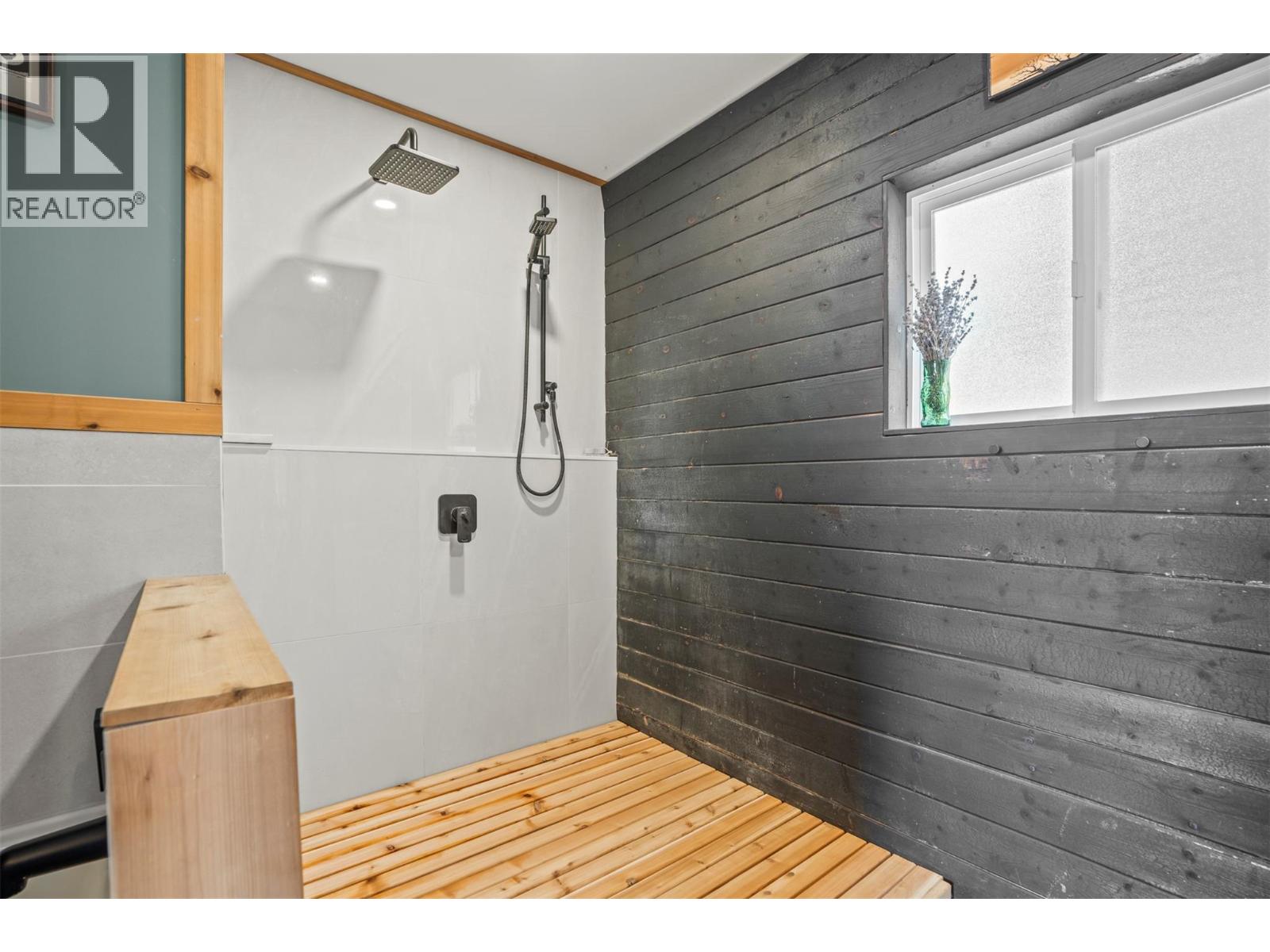  1274 Mountain View Road, Spallumcheen