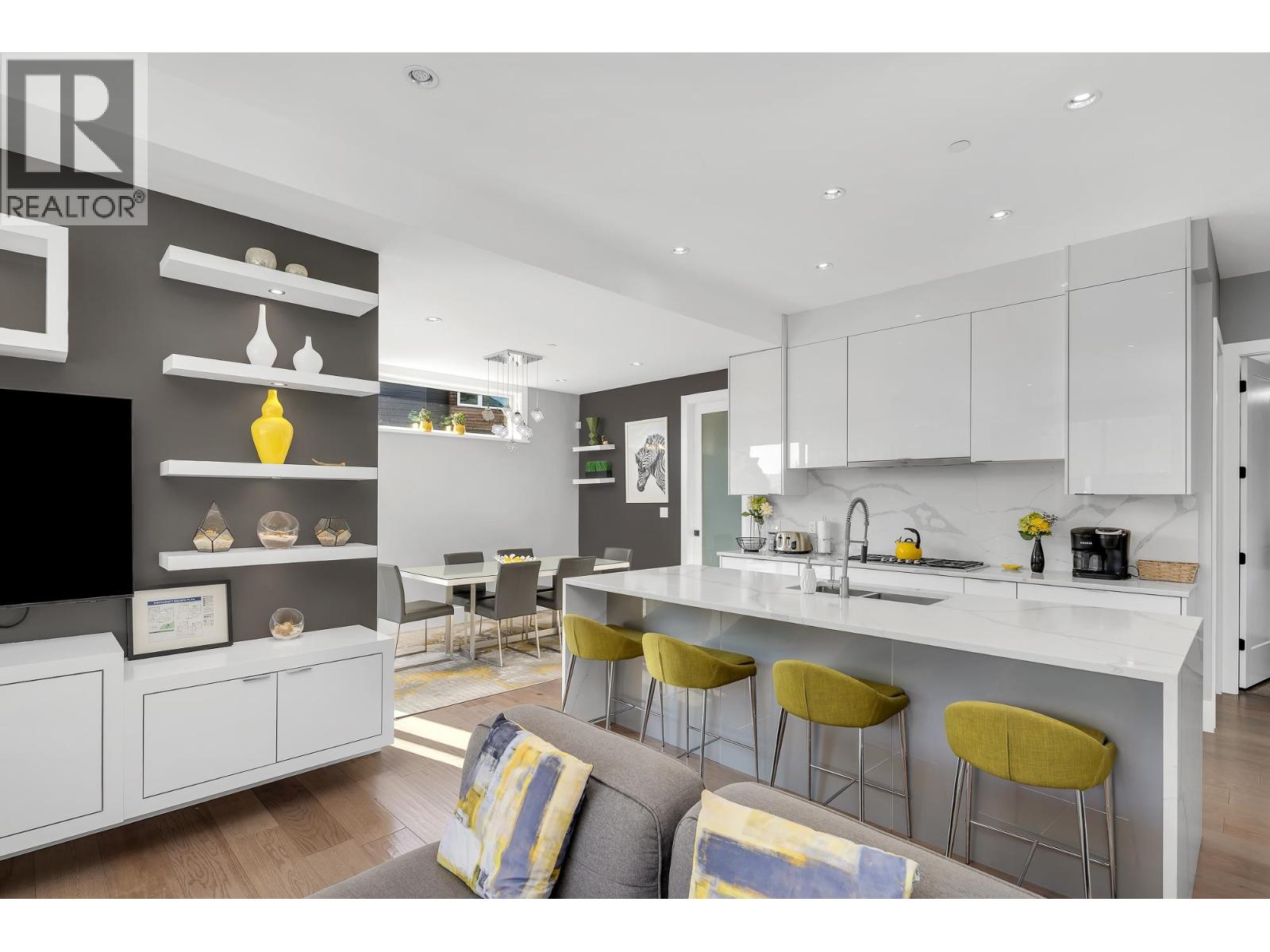 2213 WINDSAIL PLACE, Squamish