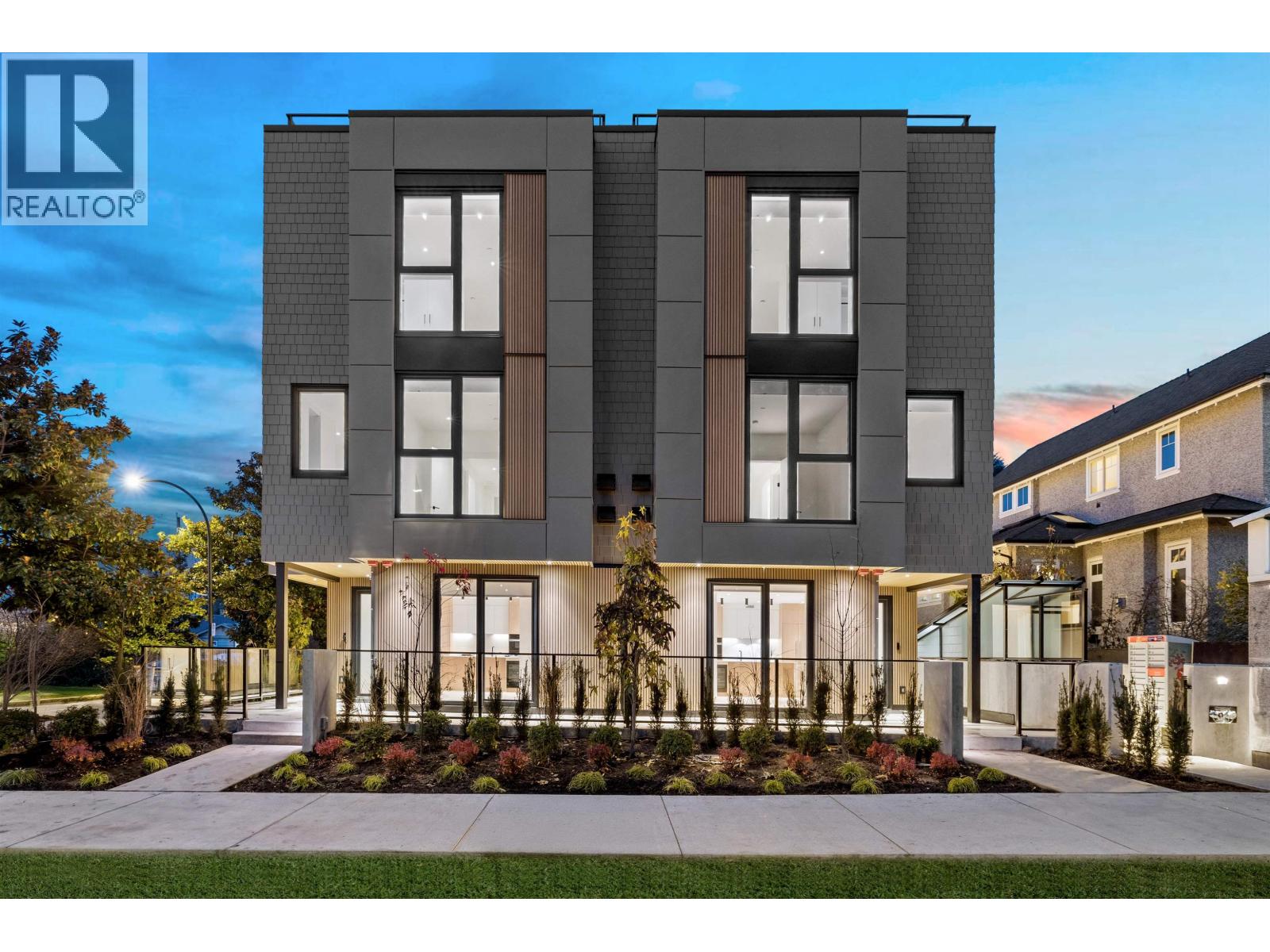 585 W 29TH AVENUE, Vancouver