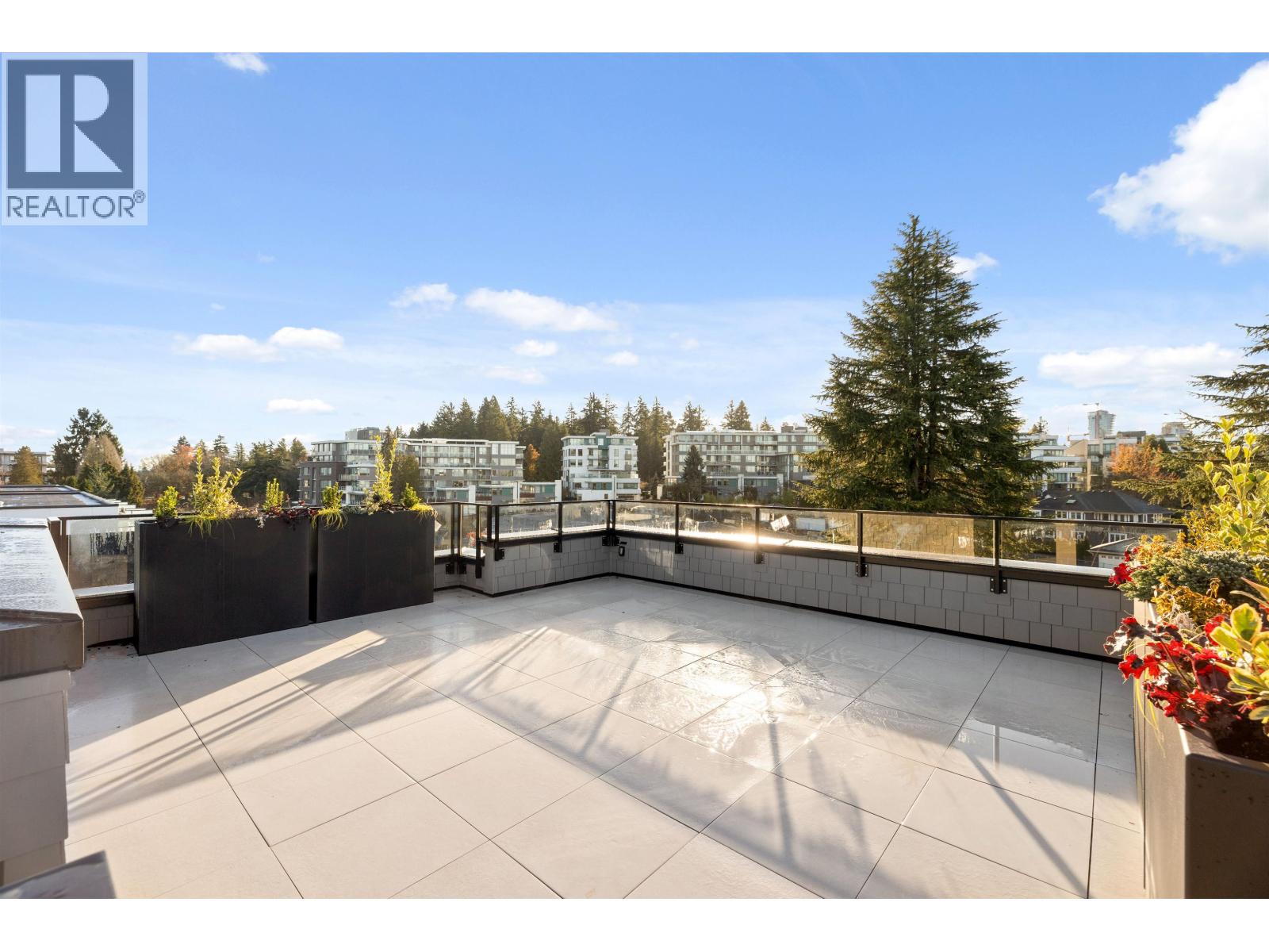 585 W 29TH AVENUE, Vancouver