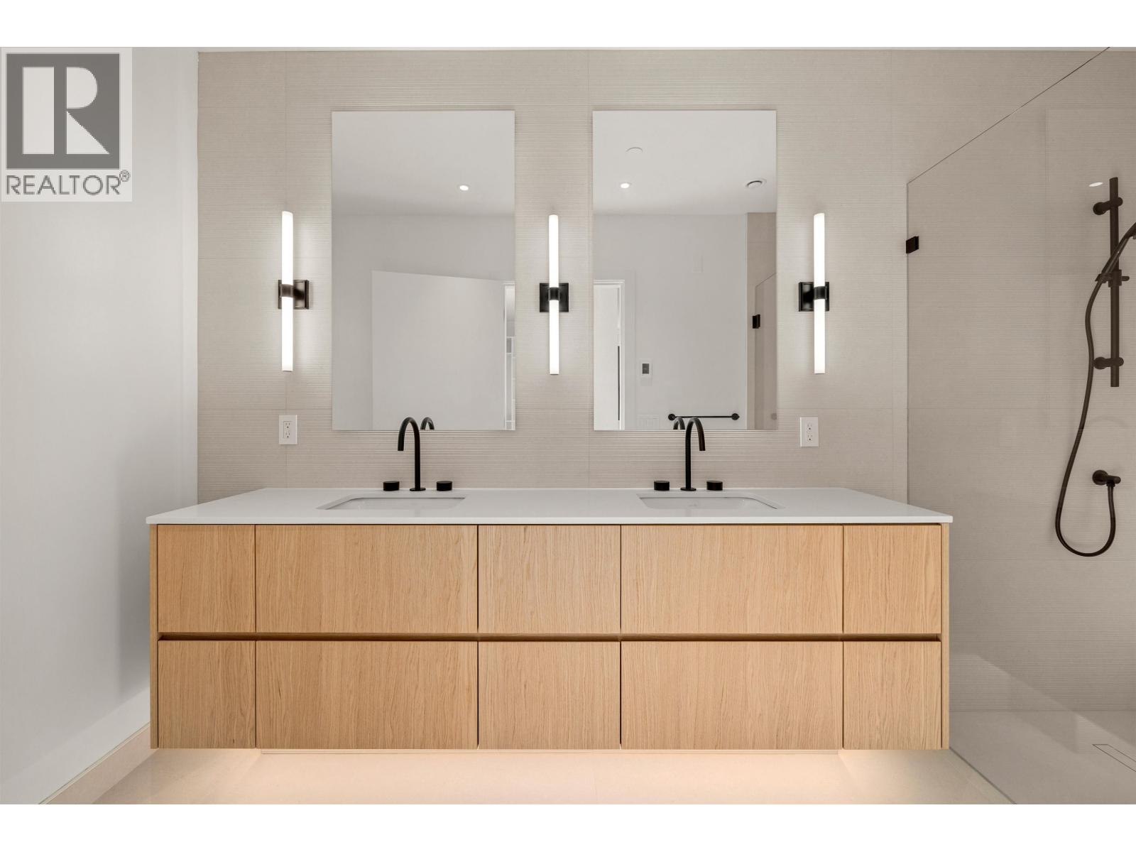 585 W 29TH AVENUE, Vancouver