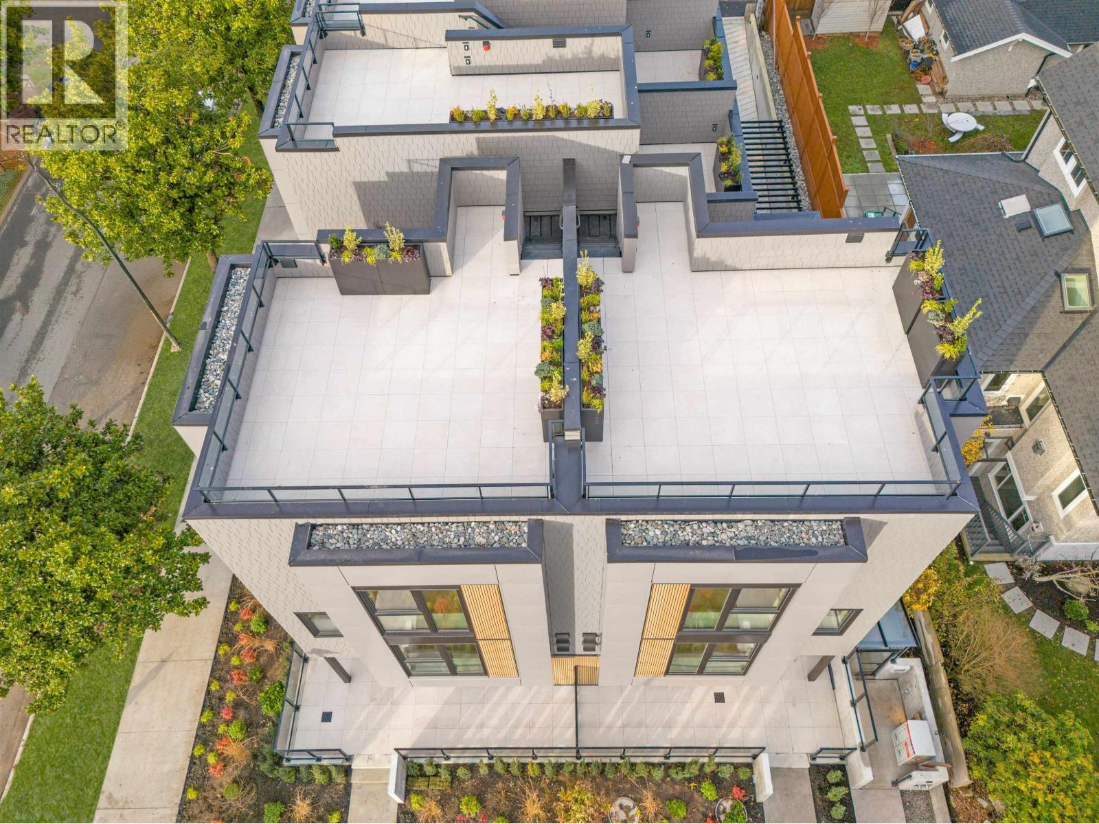 585 W 29TH AVENUE, Vancouver