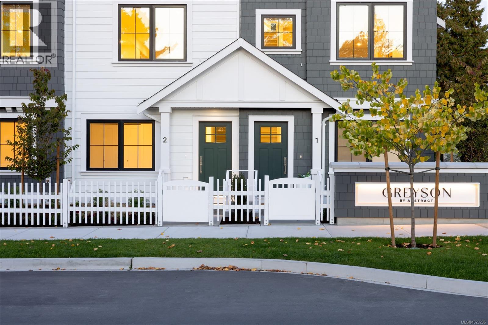 TH9 3450 Whittier Avenue, Saanich