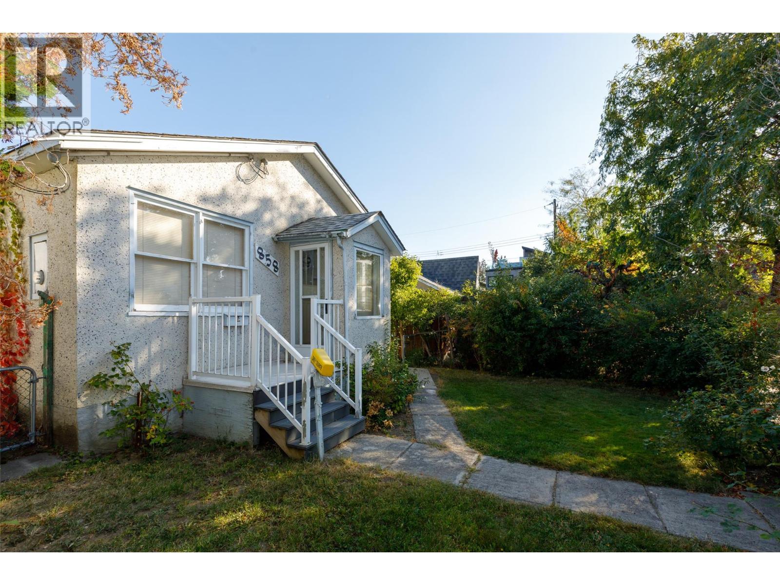  858 Cawston Avenue, Kelowna