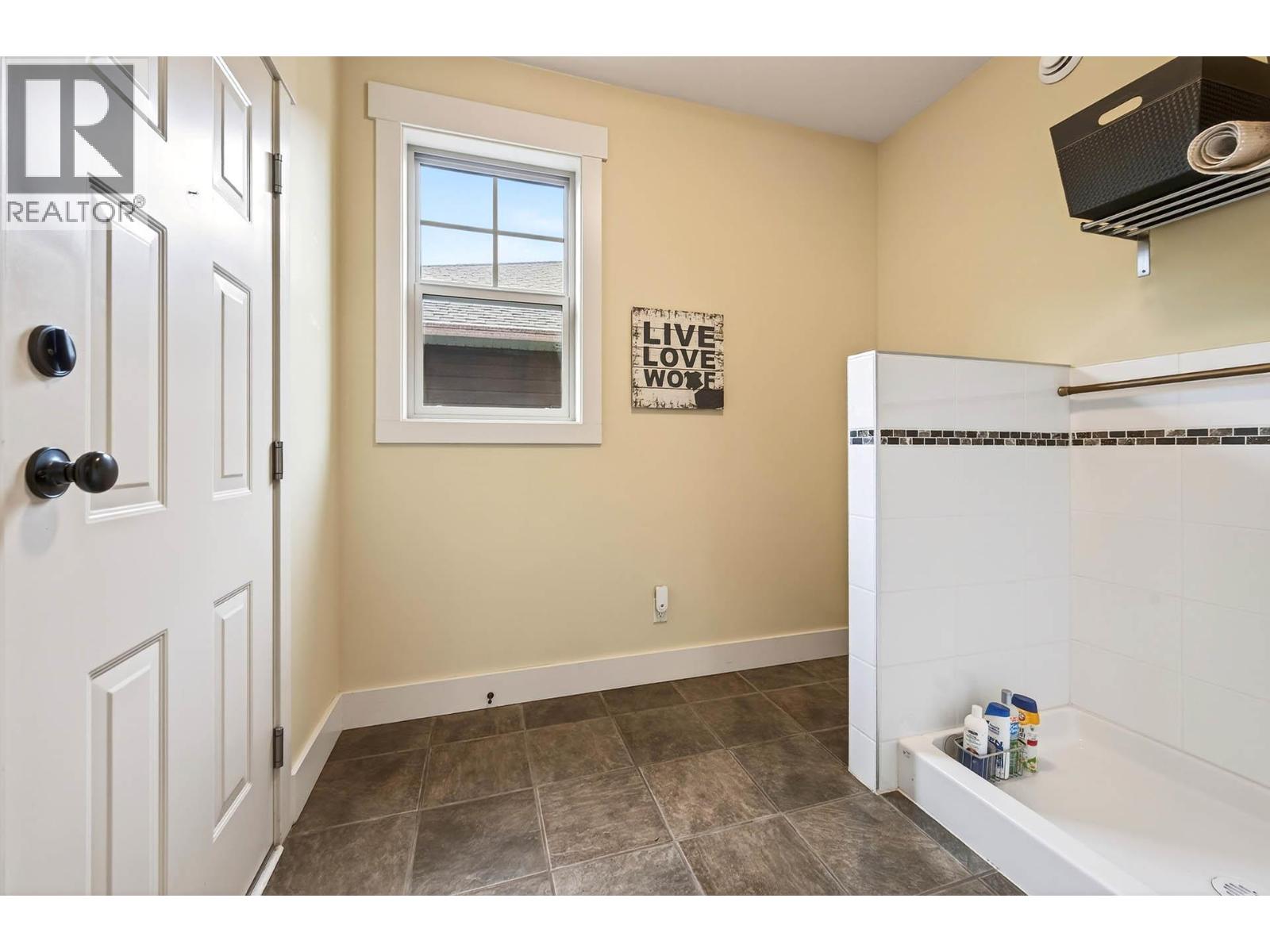 1990 KECHIKA STREET - 24