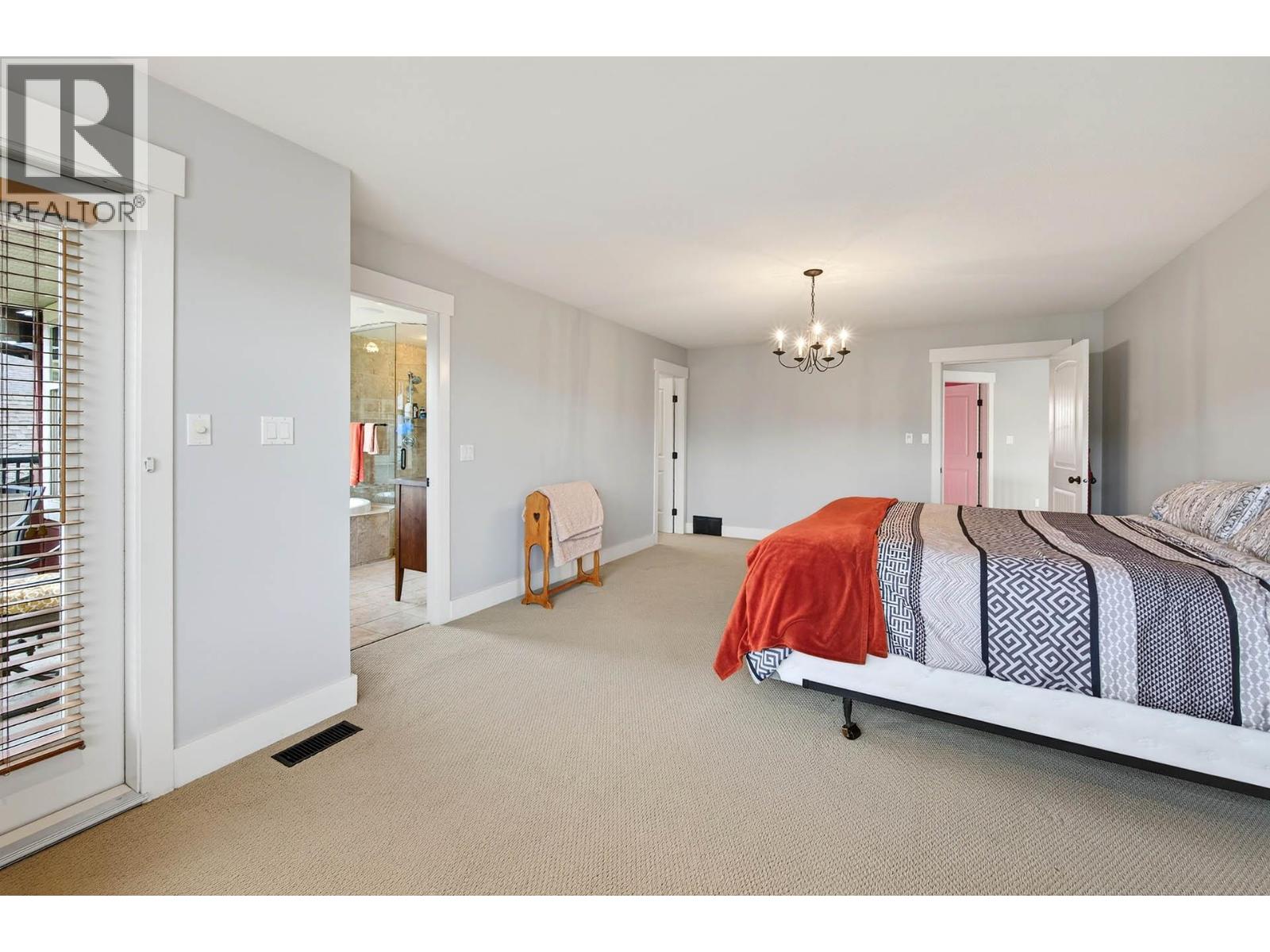 1990 KECHIKA STREET - 34